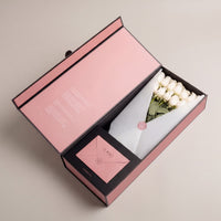 Premium-Box mit weißen Rosen