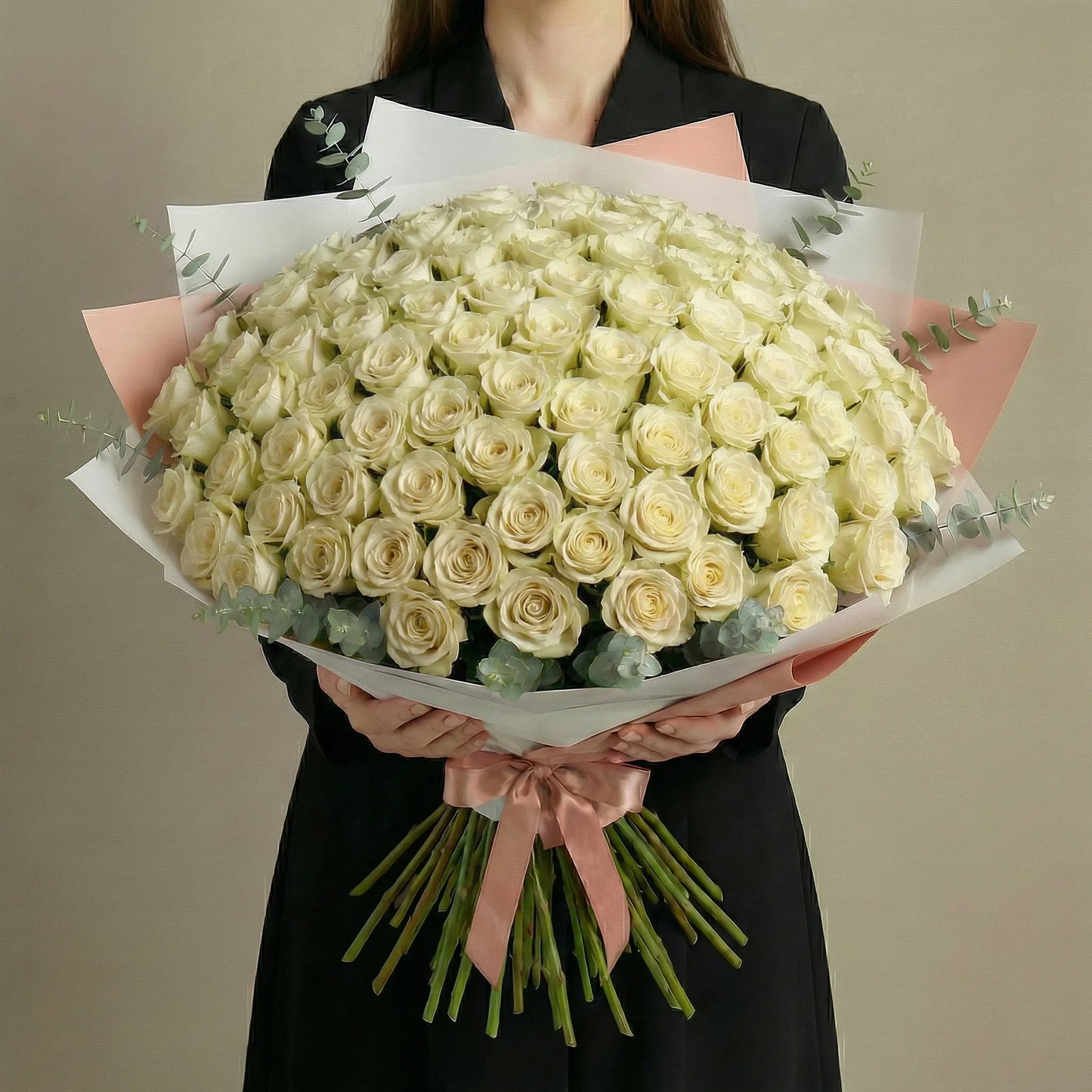 High-End-Strauß mit 100 weißen Rosen