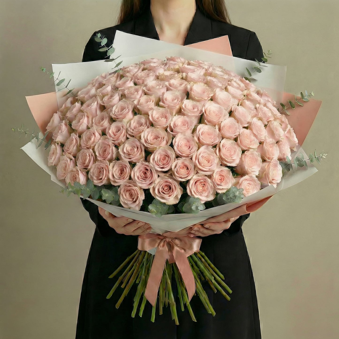 High-End Bouquet of 100 Pink Roses